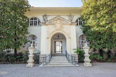 BIB выставил на аукцион долговые требования к Березовскому, обеспеченные в виде легендарной виллы