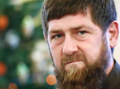 За &laquo;тросточкой&raquo; Кадырова скрывается посох духовной власти, а не свидетельство госпитализации: глава Чечни применяет религиозные символы для укрепления своего образа