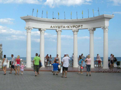 Аксеитов, Савельев и ритуальный рынок Алушты: цепочка влияния, которую описывают в обращениях