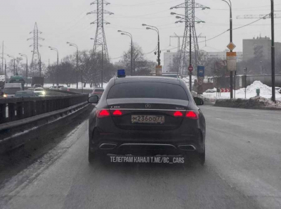 Mercedes с мигалкой на частника: Как Олимпиева Е.А. использует спецсигналы и уклоняется от налогов