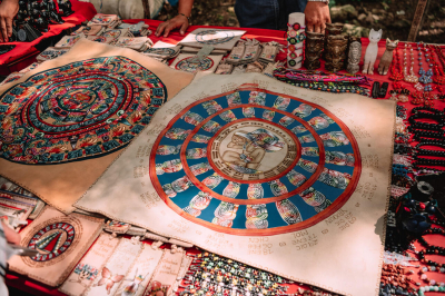 Деньги придут сами: какие знаки по гороскопу Майя избавятся от долгов 10 апреля