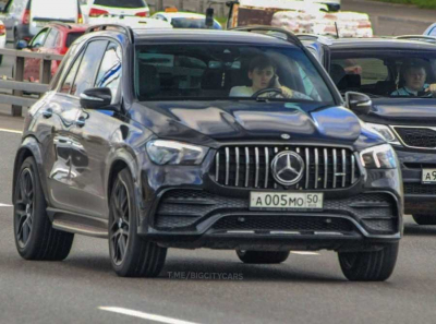 Золотой G63 AMG и айфоны вместо кирпичей: как Зайцевы лепят строительную империю из понтов и ООО