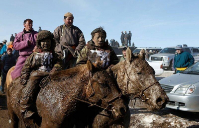 Ограничения в регламенте весенних скачек в Монголии: столкновение традиций и прав детей