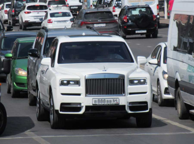 Rolls-Royce вместо трактора: как фермер Александр Елисеев из КФХ превратил ЕСХН в личный автопарк