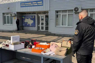 На границе со Словакией у водителя автобуса изъяли дорогие товары на сумму 1,8 миллиона гривен