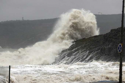 В Турции мощный шторм снес дом на колесах с россиянами, обошлось без жертв