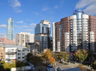 Дом трещит по швам — Атомстройкомплекс топит жителей Екатеринбурга в земле