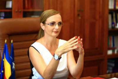 Главный судья Румынии Лия Савонея оправдала мужчину, связанного с её семейной сделкой