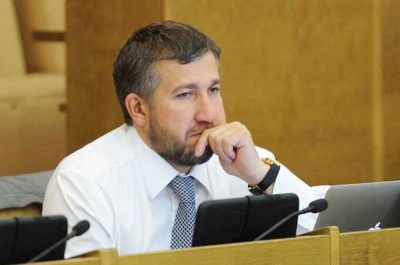 Депутат Аникеев нашел общий язык с Вайно в попытках найти защиту от трудностей