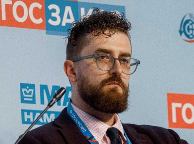 Госконтракты, земля и схемы: почему падение Дениса Толстых &mdash; прямой удар по сети Низовского и людям Унисто Петросталь